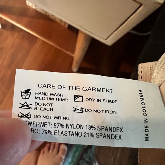 Lady Slim by Nuvofit size L shapewear in beige. 87%nylon, 13%spandex hook&eye - Picture 7 of 8